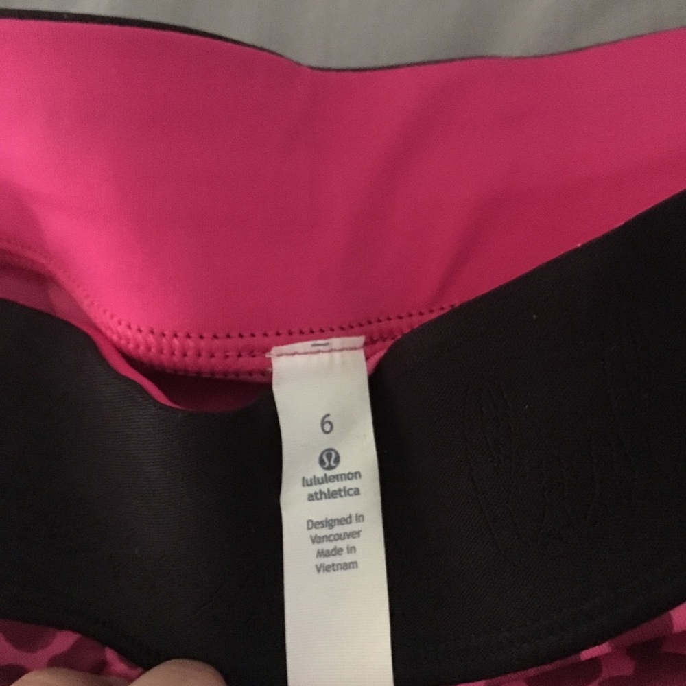 Lululemon spandex shorts - Picture 4 of 4